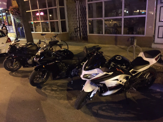Illustration for article titled Why the CBR 250 is a thumbs up and a Ninja 300 is a POS.